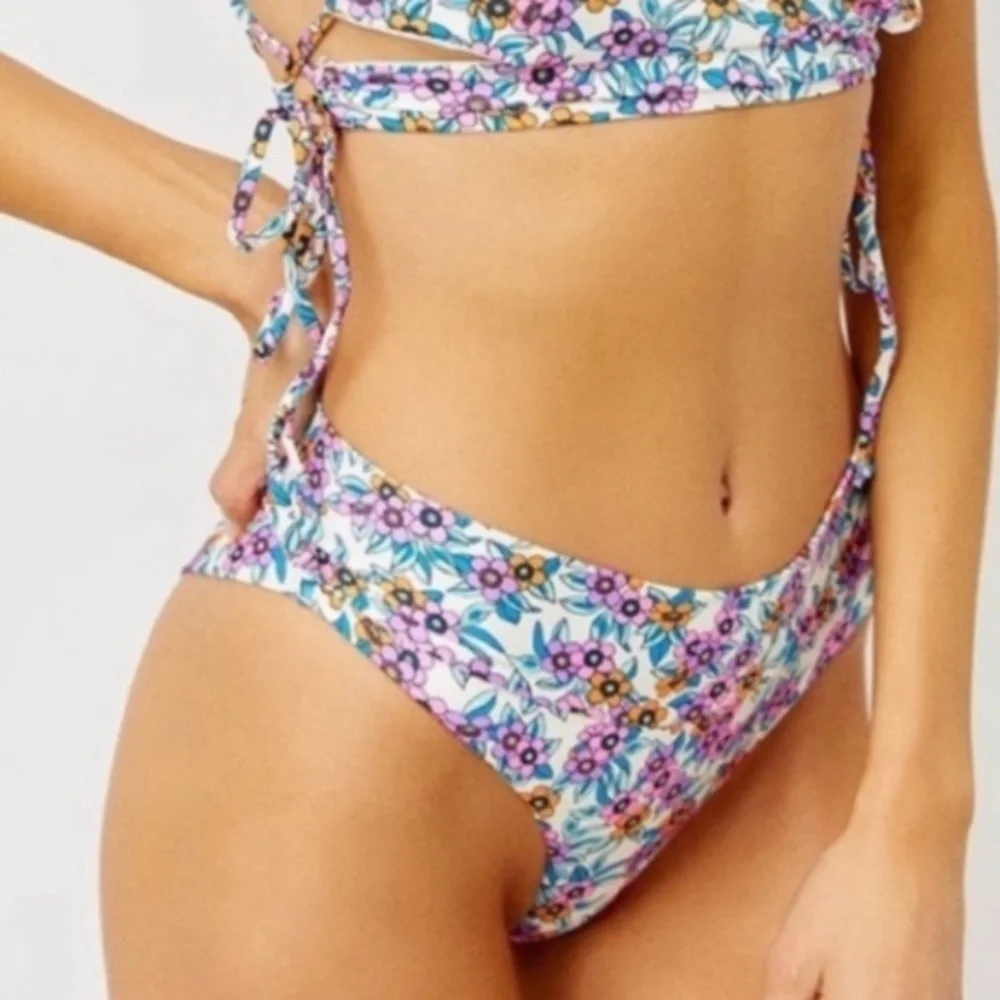 New! Frankie’s Bikinis Nick Bikini bottoms flower farm 1068